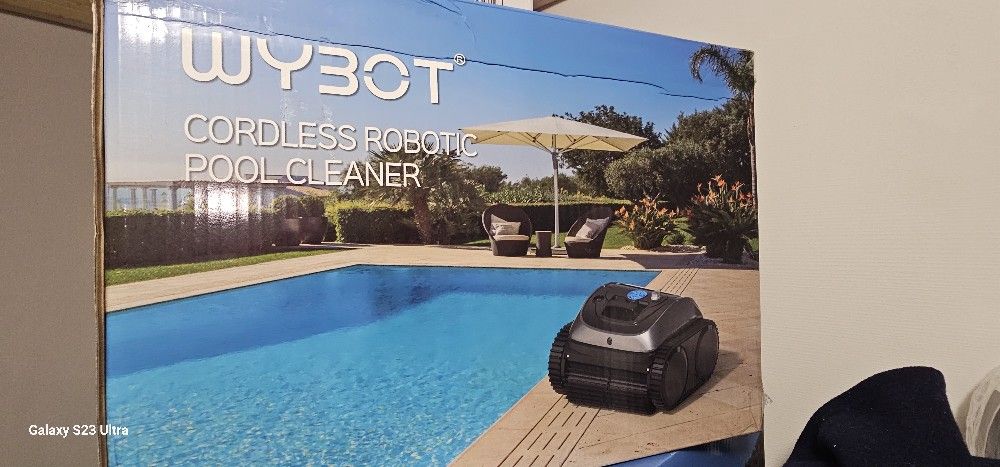 Cordless Robotic Pool Cleaner 