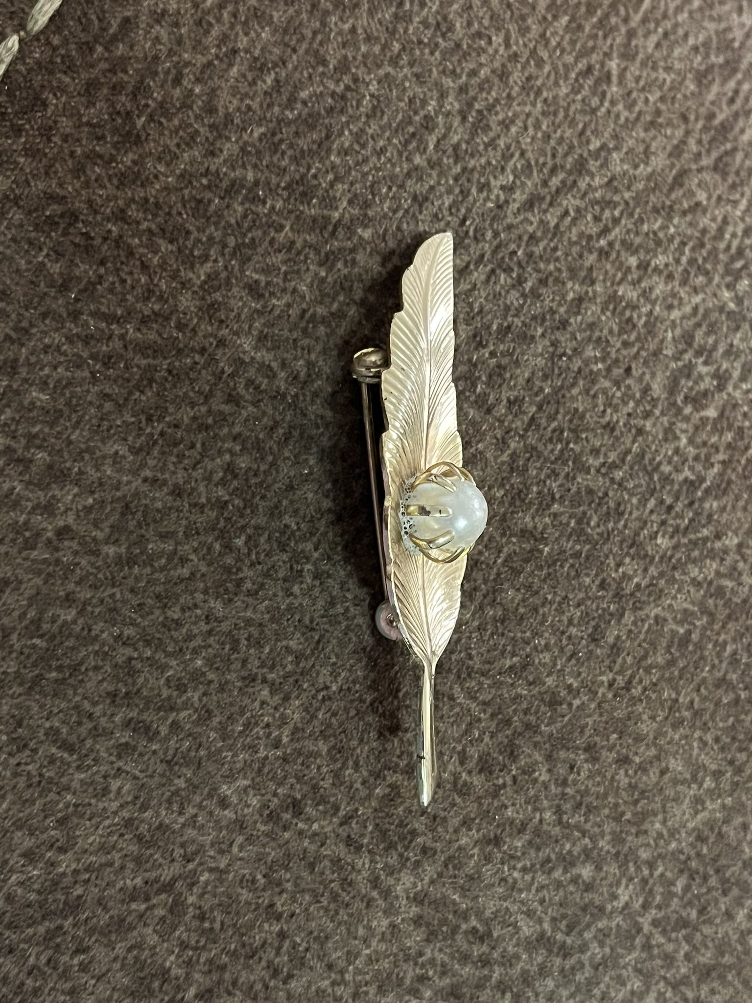 1950/1960’s Gold Tone Brooch With Faux Pearl