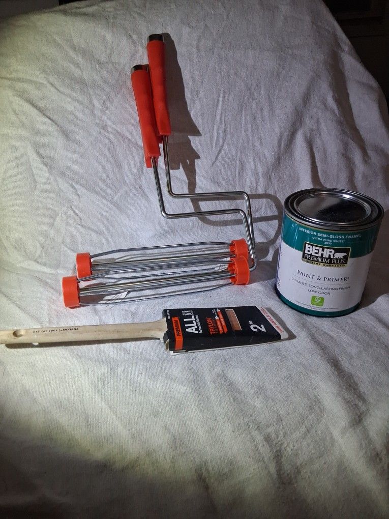 Beer white paint brand new paint brush with two rollers
