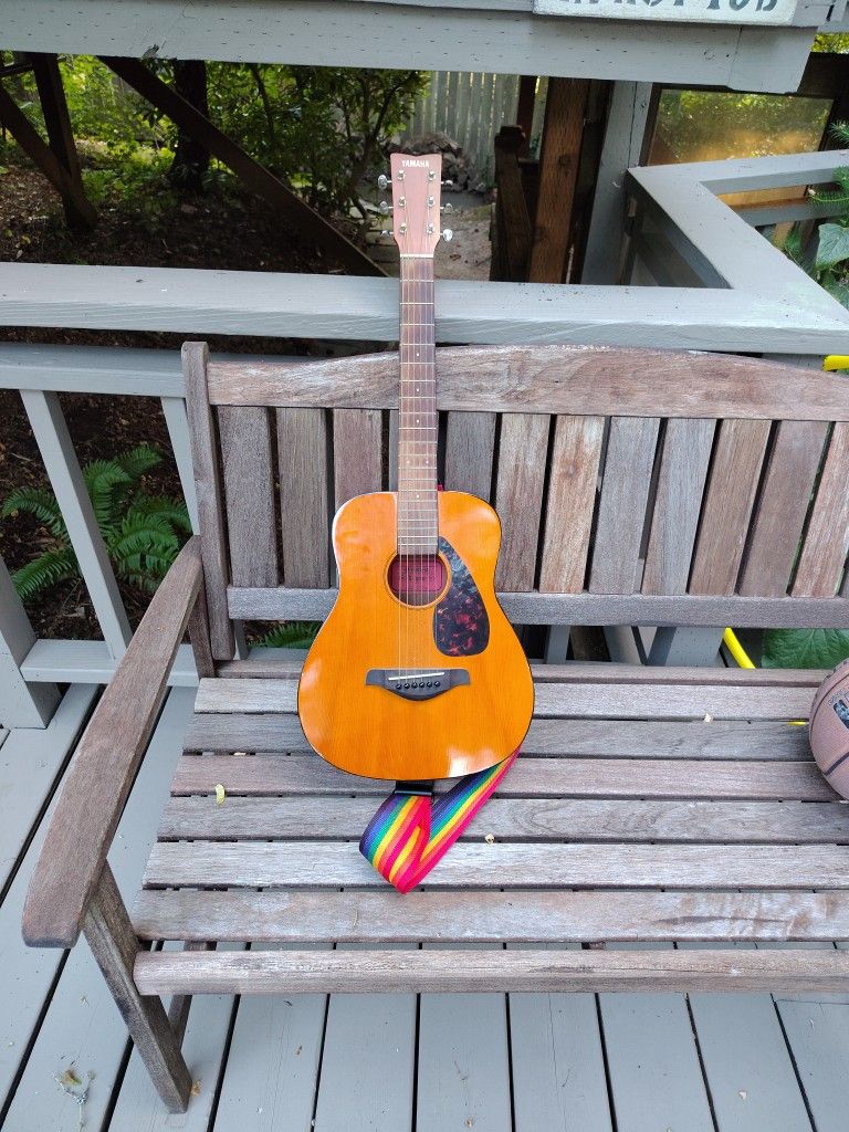 Yamaha Junior Acoustic Guitar ⁰
