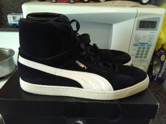 Suede pumas very good condition size 10/1/2