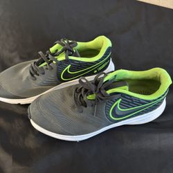 Nike Youth Size 6