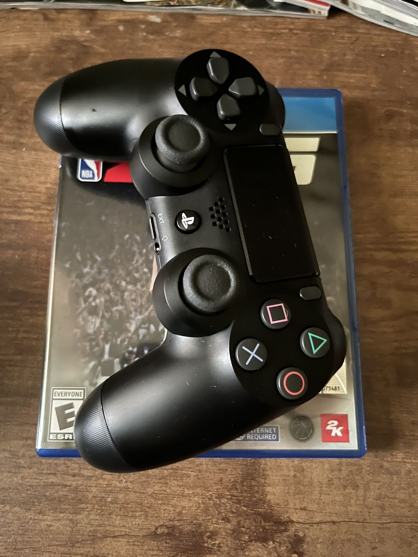 PS4 (1TB)