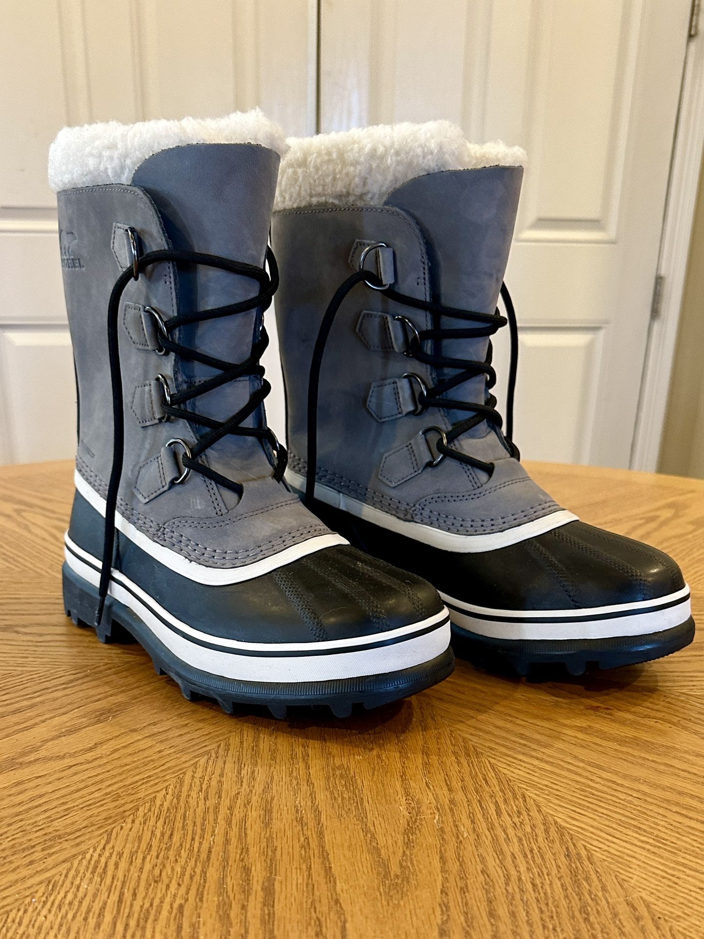 Women's Caribou Sorel Boots Size 8 * NEW*