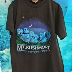 Mt Rushmore T-shirt 