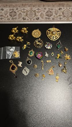 Mixed Lot of Vintage Jewelry Charms and Pendants