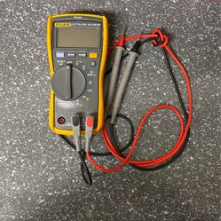 RMS Multimeter Fluke 117 