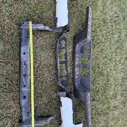(2017) Tacoma Rear bumper Parts 