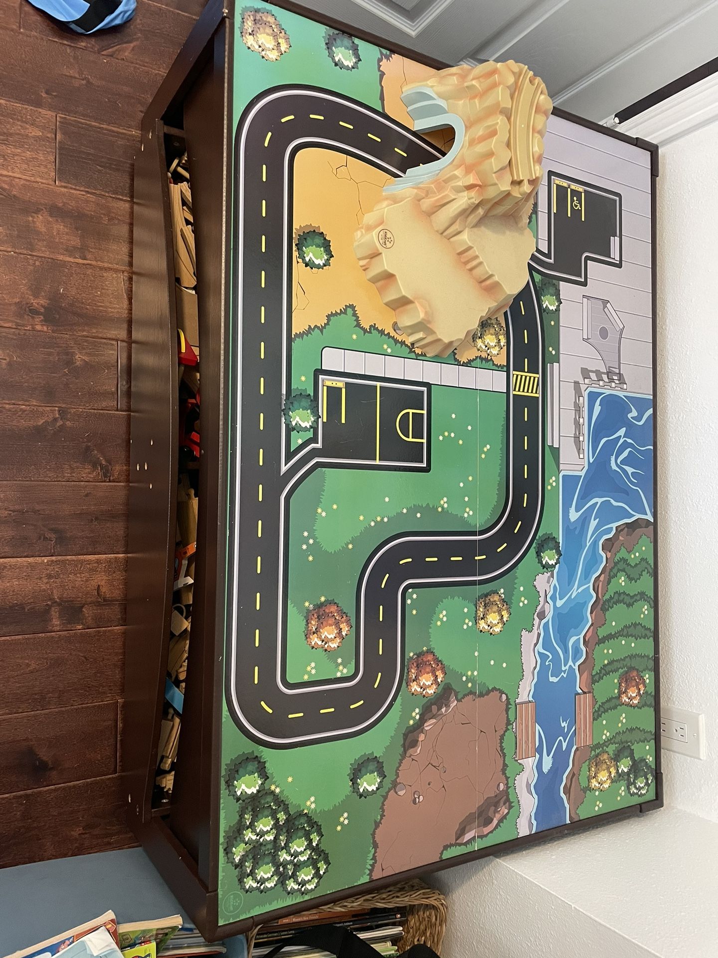 Kidkraft Metropolis Train table Set