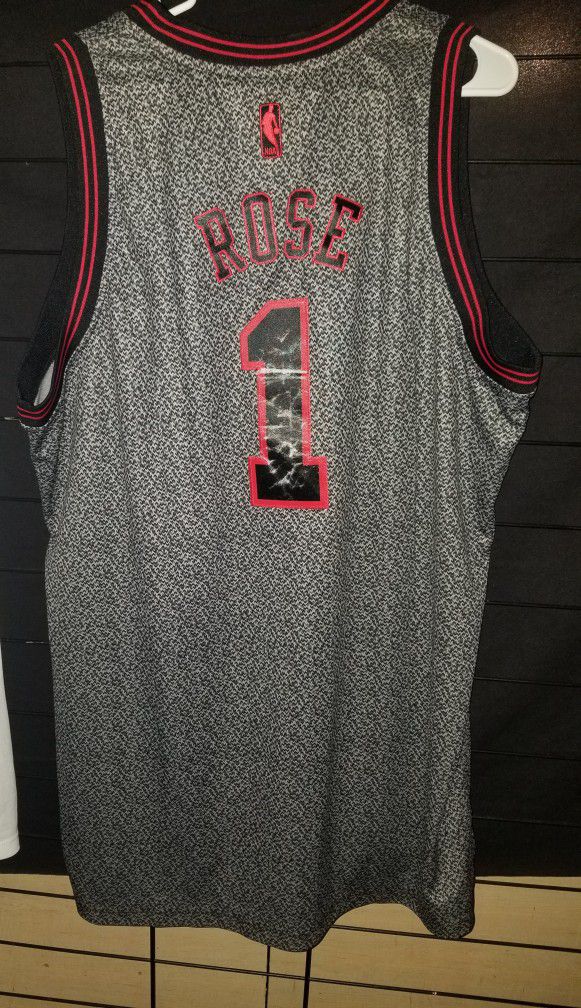 NBA Chicago Bulls Derrick Rose #1 Basketball Jersey Youth Size L for Sale  in Carpentersville, IL - OfferUp