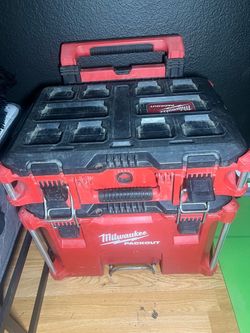 Milwaukee pack out toolbox