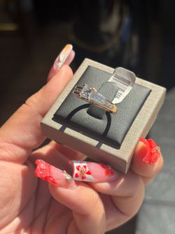 18K DIAMOND RING