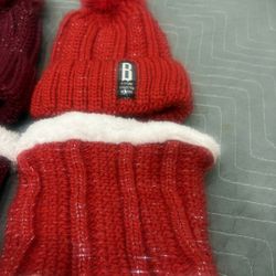 A Set Of Beanies & Neck Cover (2)