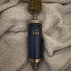 blue microphone baby bottle 