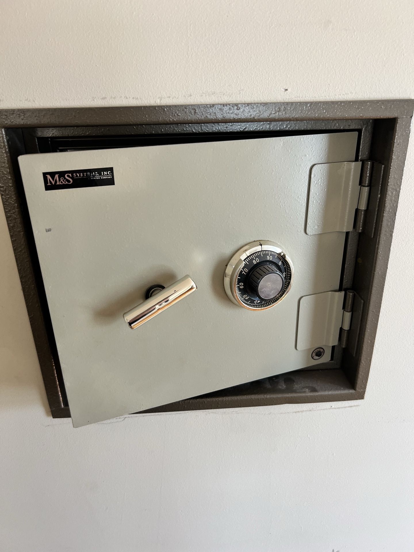 Wall Safe with combination lock - AMSEC WS1014
