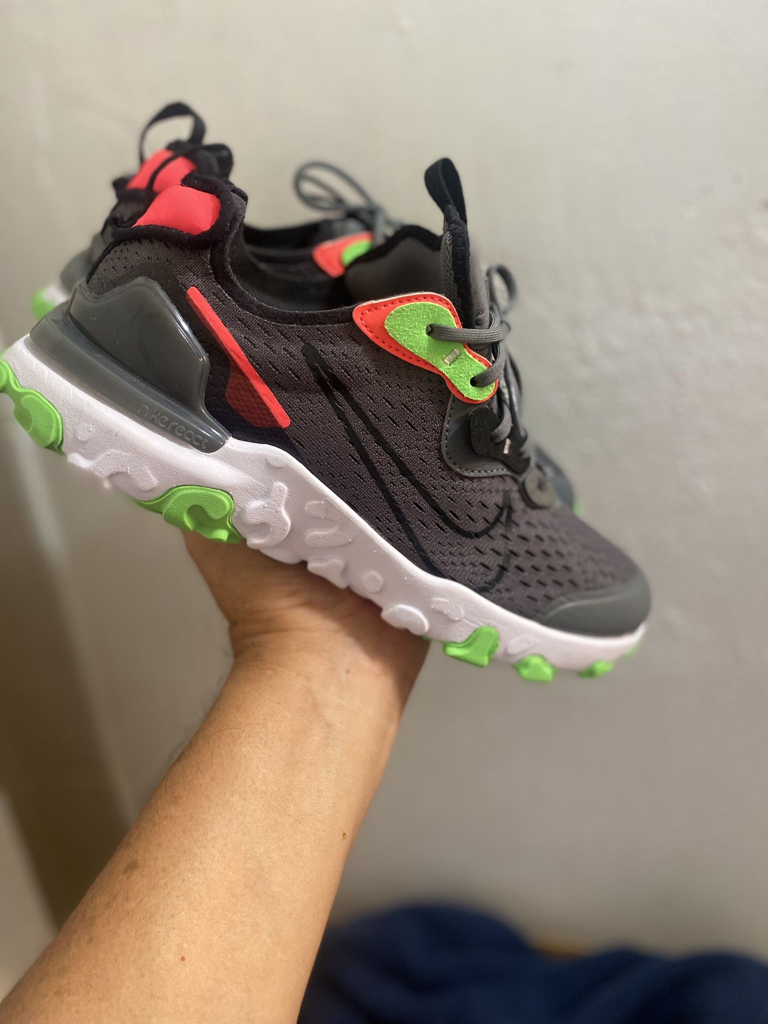 Nike React Vision Worldwide Pack GS Sneakers Size 7Y