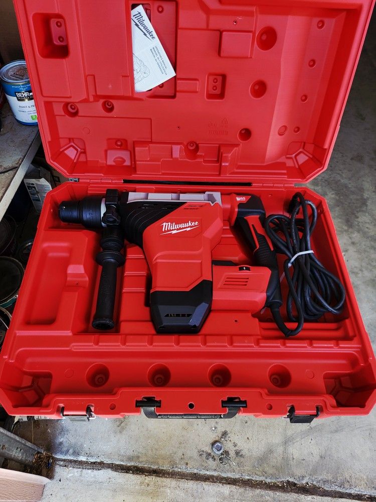 Milwaukee brand new15 Amp 1-3/4 in. SDS-MAX Corded Combination Hammer with E-Clutch