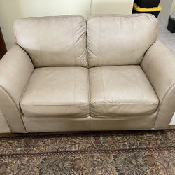 Leather Loveseat - Immaculate Condition 