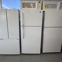 Ge 30” 18.3 Cu Ft Capacity Top Freezer Refrigerator 