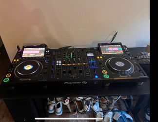 2x CDJ 3000 with A9 mixer