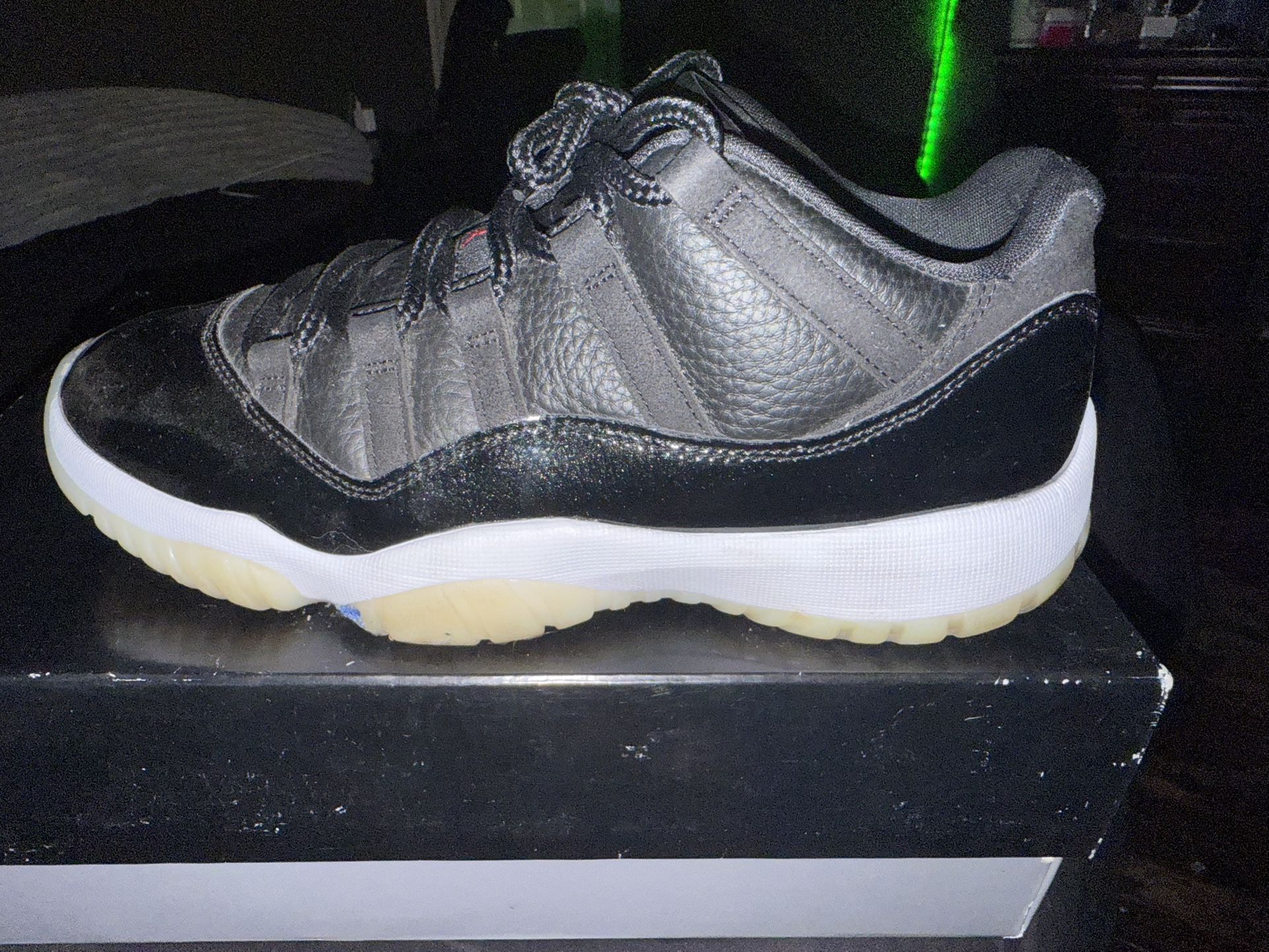 Jordan 11 Low 72-10
