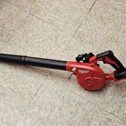 Milwaukee
M18 18V Lithium-Ion Cordless Compact Blower (Tool-Only)