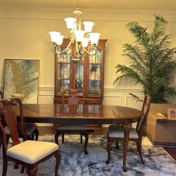 Formal dinning Room  Table 