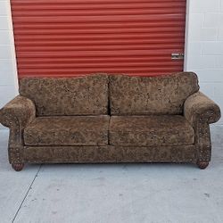 Extravagant Sofa, High-Quality Fabric. Couch , Free Delivery San Jose