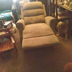 Recliner In New Condition  Perfect Condition