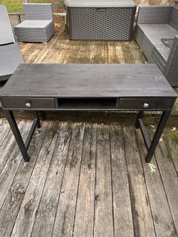 Simple Wood Desk – $20