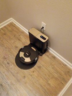 Shark Robot Vacuum with Self-Empty Base 2-in-1
