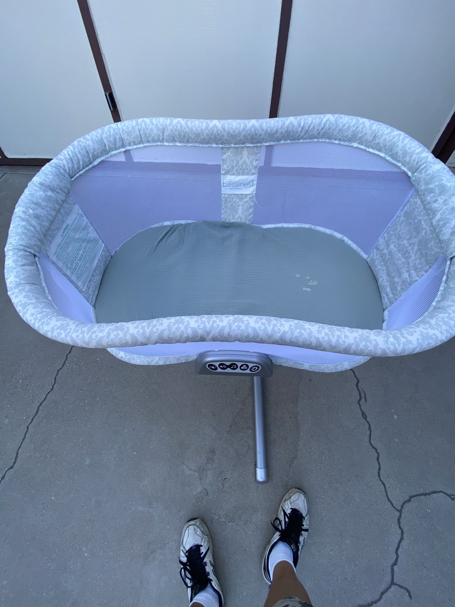 HALO—-BassiNest® Luxe Swivel Sleeper