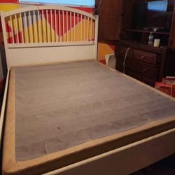 QUEEN SIZE BEDFRAME