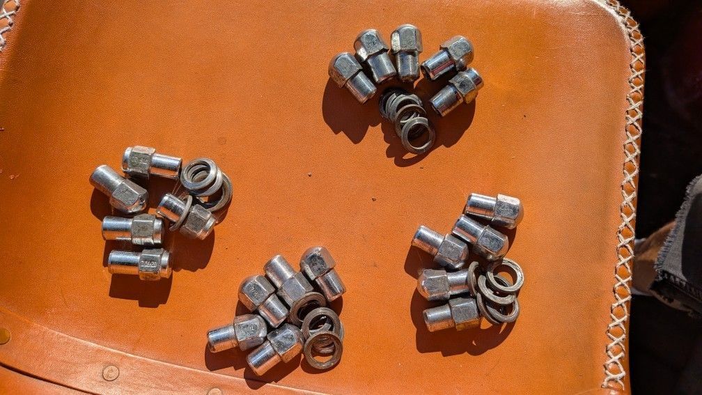 20) 7/16" Lug Nuts Mag Style Nut Set Shank Chrome 7/16 W Washers
