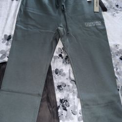 Essential SYCAMORE Sweats 