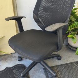 black mesh managerial office chair