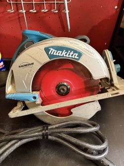 Makita 15 Amp 7-1/4 in. Corded Lightweight Magnesium Circular Saw with LED Light build in