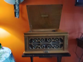 Crosley vintage style wood turntable
