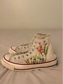 CUSTOM EMBROIDERED CONVERSE CHUCK TAYLOR HIGH TOPS – SIZE 9 WOMEN/CONVERSE CHUCK TAYLOR ALTOS BORDAD