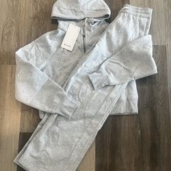Lululemon Gray Scuba Set Size 4 Brand New