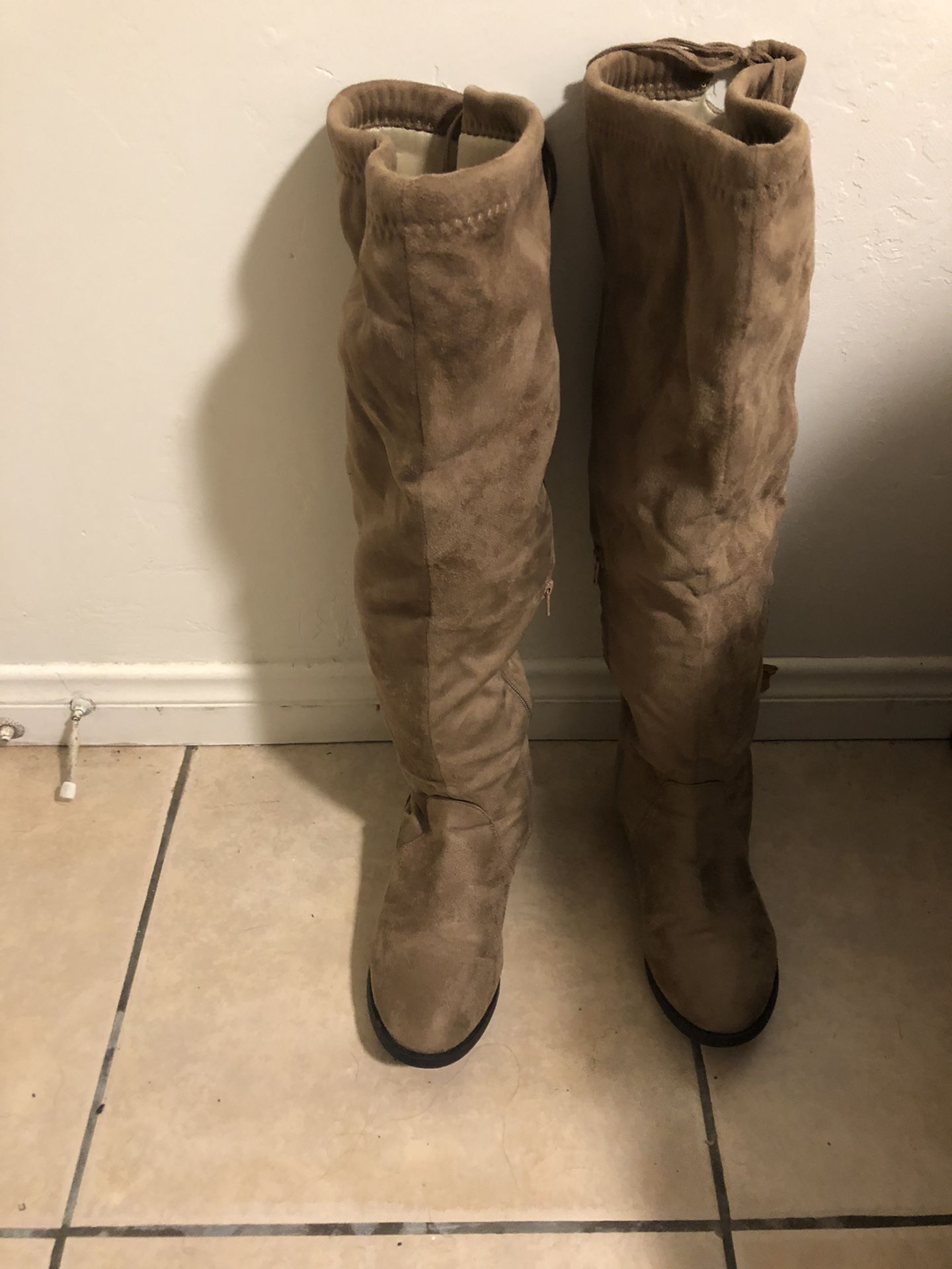 Charlotte Russe Boots 👢 like new size 9W