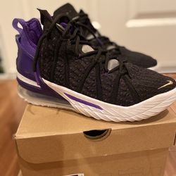 LEBRON XVIII