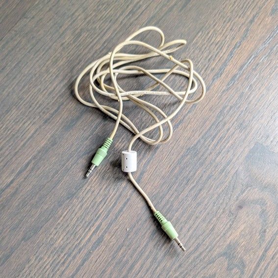 Male to Male PC Audio Aux Input to MP3