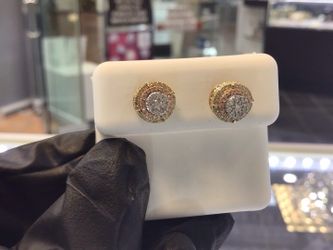 10k gold 3d style natural diamond earrings available in stock..💎💎💎