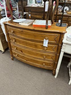 Ethan Allen 4 Drawer Bow Front Chest