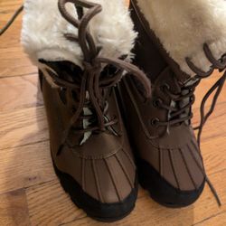 Snow boots 