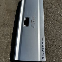 Chevy Silverado Tailgate 14-19 LT