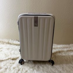 Hanke 20 in carry on suitcase