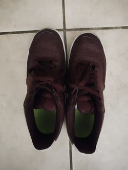 Nikes Women's Burgundy Nikes Size 8 And 1/2
