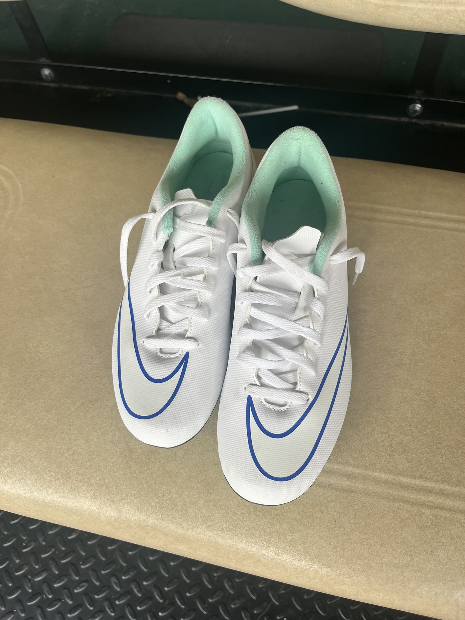 Nike Cleat Just Like New Size 8.5